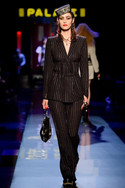 Look 13